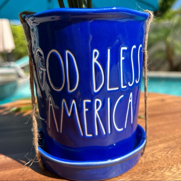 ❌SOLD❌ Rae Dunn | NWT GOD BLESS AMERICA Plant Pot & Tray, Royal Blue & White - Picture 3 of 11